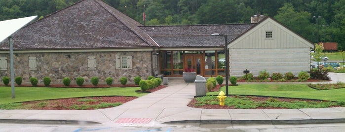 Tennessee Welcome Center — I-24 EB is one of Latonia'nın Beğendiği Mekanlar.