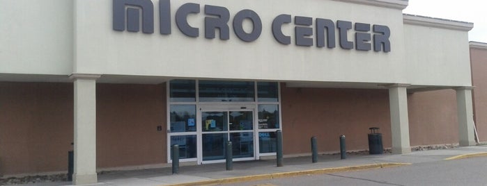 Micro Center is one of Lugares guardados de Scott.