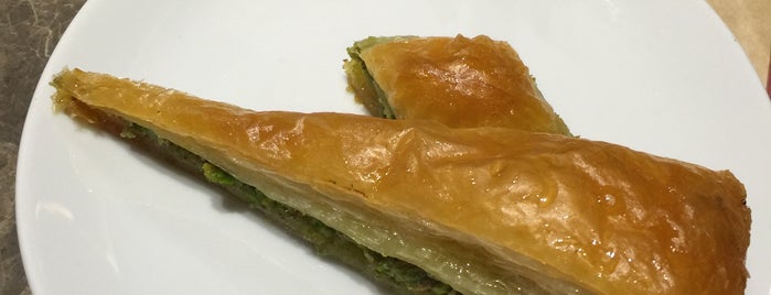 Koçak Baklava is one of สถานที่ที่ Damla ถูกใจ.