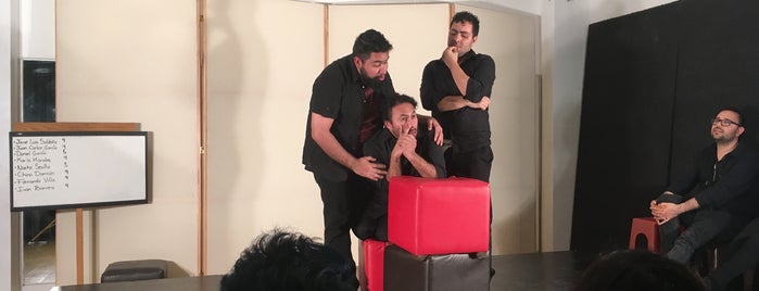 Escuela Mexicana de Impro is one of La roma entre semana..