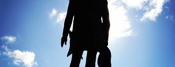 Moultrie Statue is one of Orte, die Lizzie gefallen.
