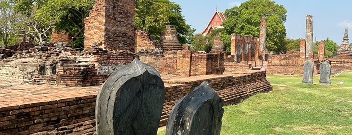 Wat Phra Si Sanphet is one of Ayutthaya.