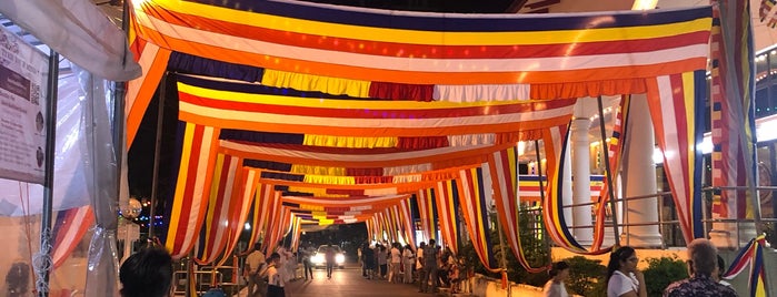 Sri Lankaramaya Buddhist Temple (Sleeping Buddha) is one of Tempat yang Disukai MAC.