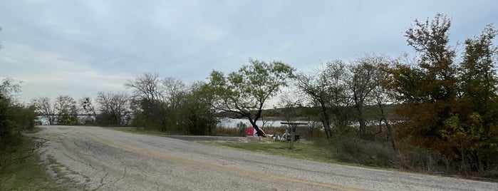 Cedar Hill State Park is one of สถานที่ที่ Justin ถูกใจ.