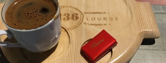 Cafe 236 Lounge is one of Lugares favoritos de Mutlu.