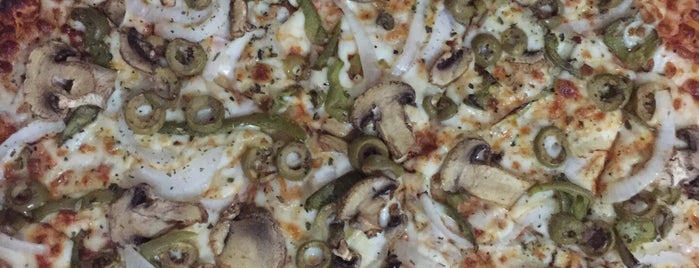 Domino's Pizza is one of Locais salvos de Alex.