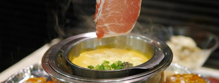 Hook On Steamboat is one of Singapore Food to Try.