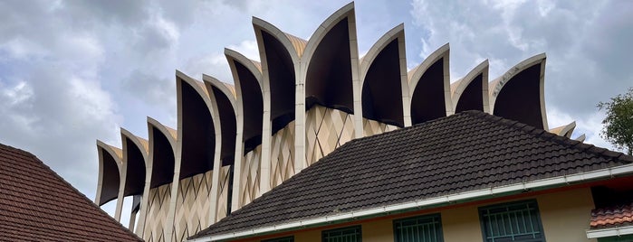Muzium Islam Sarawak (Sarawak Islamic Museum) is one of Kuching To Go List.