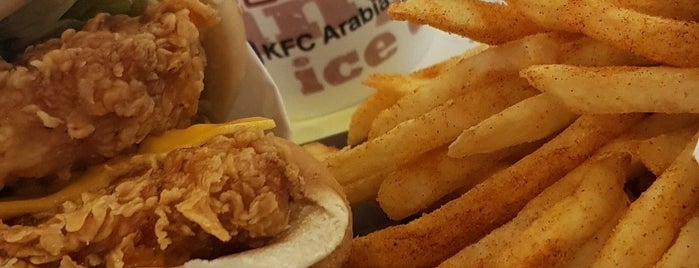 KFC is one of Locais curtidos por Esra.