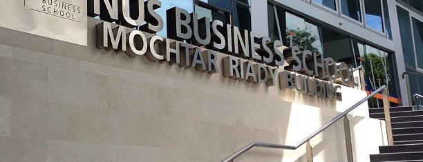 NUS Business School is one of Lugares favoritos de Maynard.