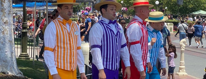 Dapper Dans is one of Atmosphere Ent.