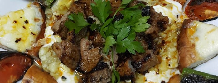 Konyalı Etli Ekmek is one of Yemek.