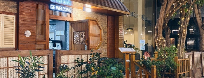 Seoul Restaurant and Lounge is one of Shadi’s Liked Places.