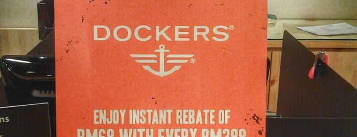 Dockers is one of สถานที่ที่ Eric ถูกใจ.
