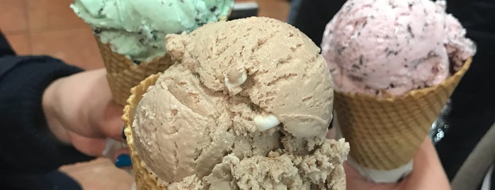 Braum's Ice Cream & Dairy is one of Travel.