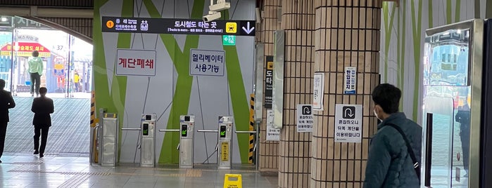 ノポ駅 is one of 첫번째, part.1.