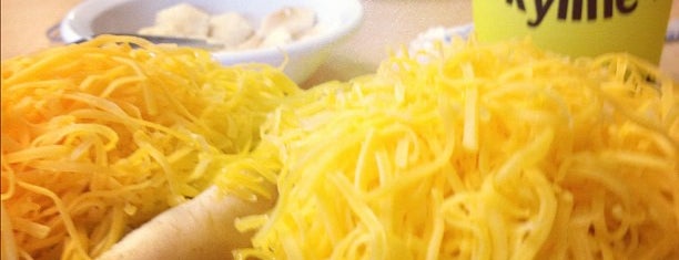 Skyline Chili is one of Lugares favoritos de Travis.