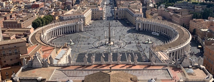 Vatican Hill (Vaticano) is one of Tempat yang Disukai Alex.