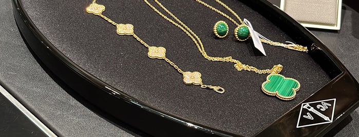 Van Cleef & Arpels is one of İstanbul Shopping.