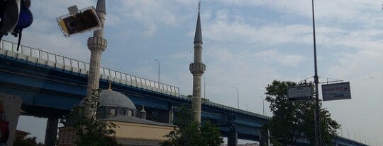 Kumbarhane Camii is one of Orte, die Loresimaqq gefallen.