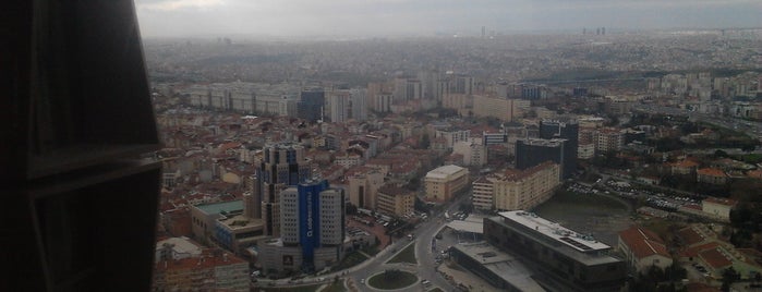 Istanbul Marriott Hotel is one of Lieux qui ont plu à ᴡ.