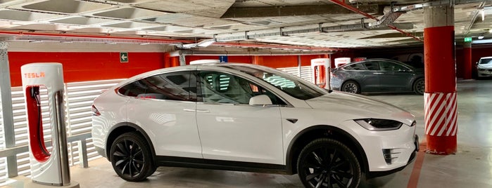Tesla Supercharger Fuengirola is one of Lugares favoritos de AP.