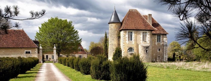 Chateau de Saint Georges is one of Tesla France CH B.