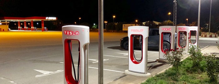 Tesla Supercharger Ariza is one of Princesa : понравившиеся места.