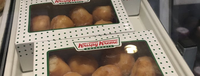 Krispy Kreme is one of สถานที่ที่บันทึกไว้ของ Aline.