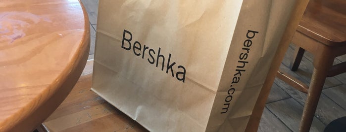 Bershka is one of Lieux qui ont plu à Güneş.