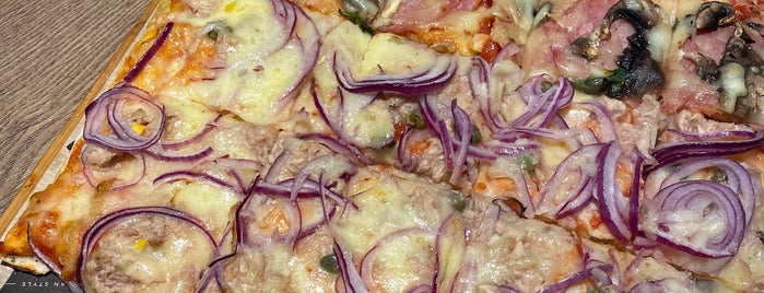 Treevi Pizza al Taglio is one of Lugares favoritos de Henriette.