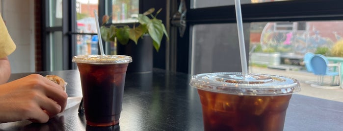 HEX Coffee is one of สถานที่ที่บันทึกไว้ของ Whit.