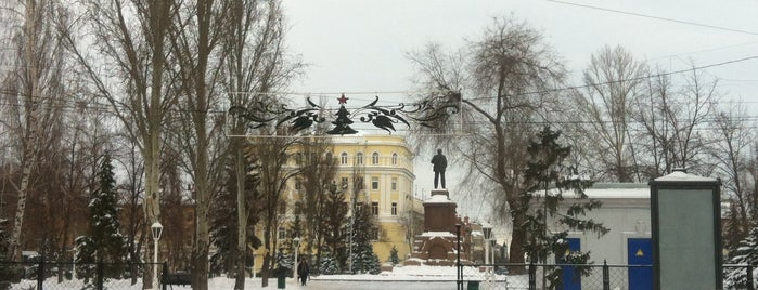 Revolyutsii Square is one of Культура.