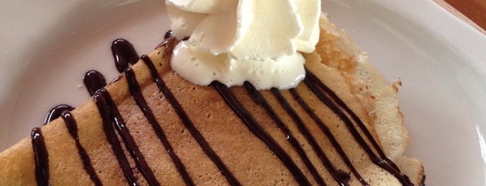 Crepes & Waffles is one of Andrea 님이 좋아한 장소.