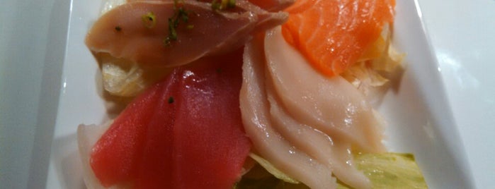 Sushi Bar Kazumi is one of Posti che sono piaciuti a Conrad & Jenn.