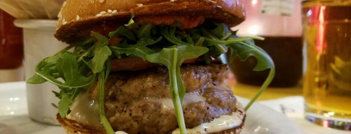 LVB Burgers & Bar is one of Lugares favoritos de Valerie.