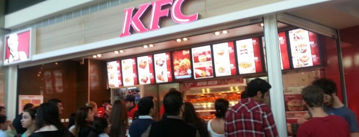 KFC is one of Lugares favoritos de Ali.