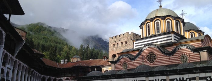 Рилски манастир (Rila Monastery) is one of 100 национални туристически обекта.