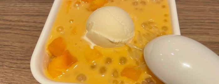 Honeymoon Dessert (满记甜品) is one of Hong Kong.