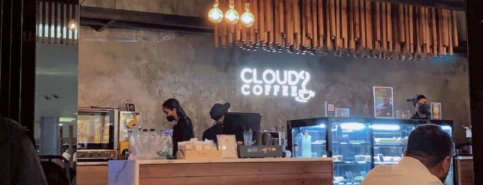 Cloud9 Coffee is one of Locais salvos de Queen.