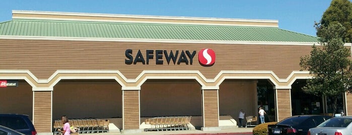 Safeway is one of Vickyeさんのお気に入りスポット.