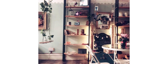 Luna Cafe Art Shop is one of Kıbrıs.