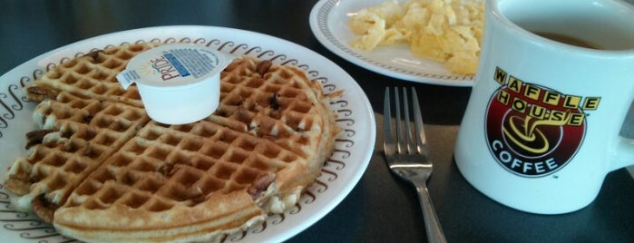 Waffle House is one of สถานที่ที่ Kirk ถูกใจ.