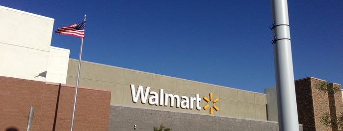 Walmart Supercenter is one of Orte, die David gefallen.