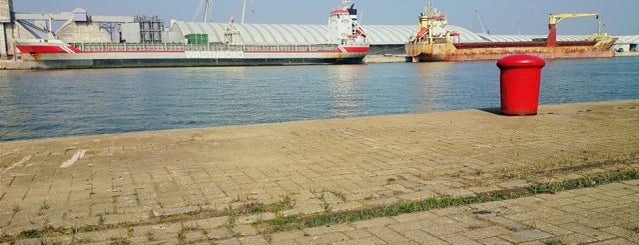 Derde Havendok is one of Antwerpen, second biggest harbor of the EU.