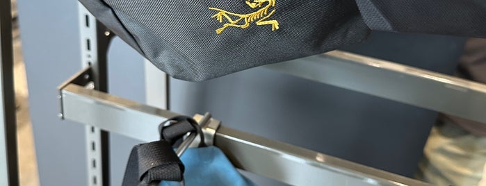 ARC'TERYX is one of Токио магазины.