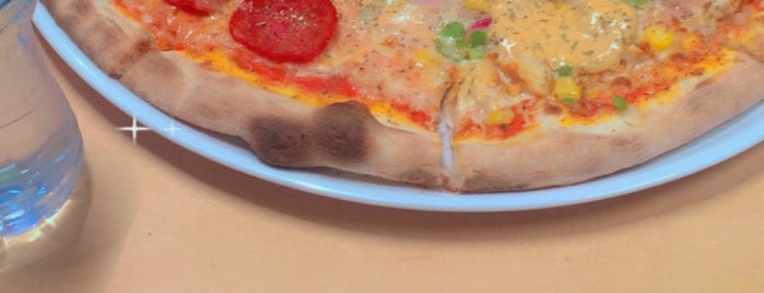 Ronaldo’s Pizzeria is one of بيتزا.