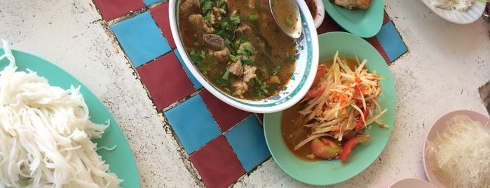 ส้มตำเพิงหน้าซันต้า is one of My favorites for Thai Restaurants.