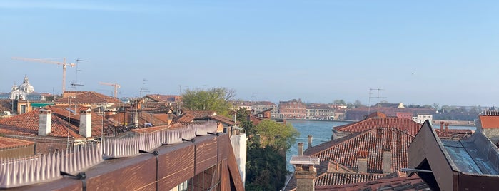 Dorsoduro is one of Venice 2021.