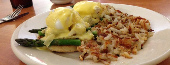 Leenie's Southern Cafe is one of Breakfast spots.